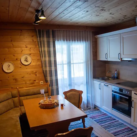 Haus Strobler 아파트 *